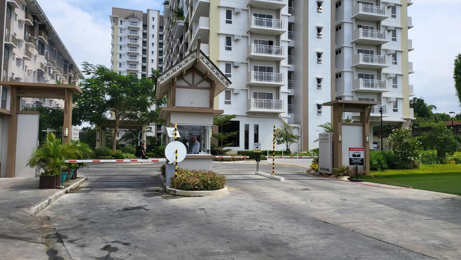 The Atherton- Spacious Modern Condo Unit In Paranaque Near The Airport, Makati, Bgc And Highways Paranaque City エクステリア 写真