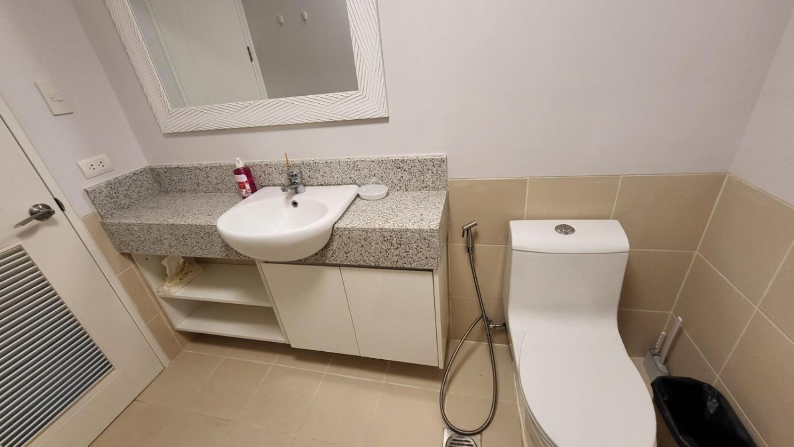The Atherton- Spacious Modern Condo Unit In Paranaque Near The Airport, Makati, Bgc And Highways Paranaque City エクステリア 写真