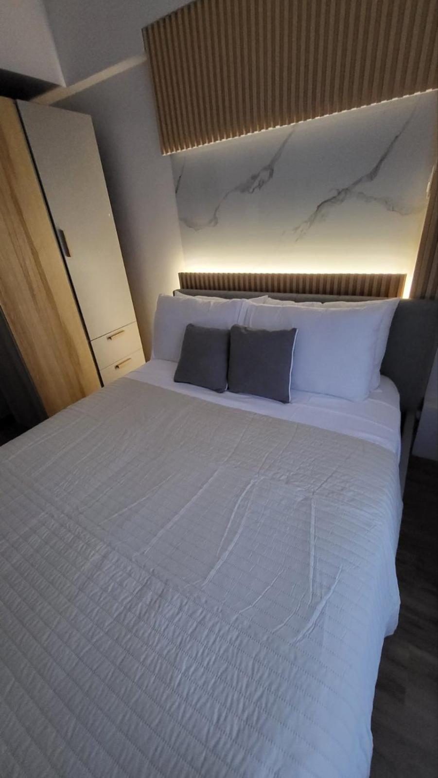 The Atherton- Spacious Modern Condo Unit In Paranaque Near The Airport, Makati, Bgc And Highways Paranaque City エクステリア 写真
